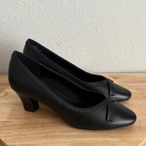 Easy Street Kata Womens Round Stiletto Heel Pumps new